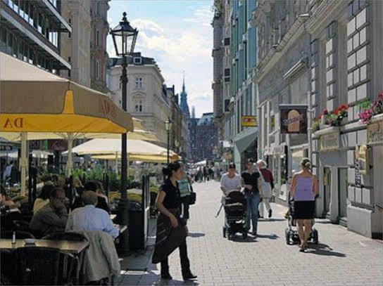 Hotel Bei Der Esplanade Hamburg Exterior photo
